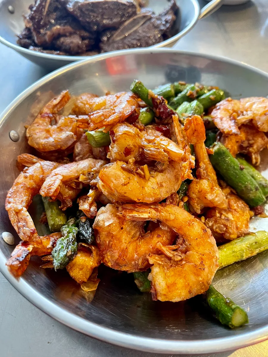 stir fried prawns 油爆大虾